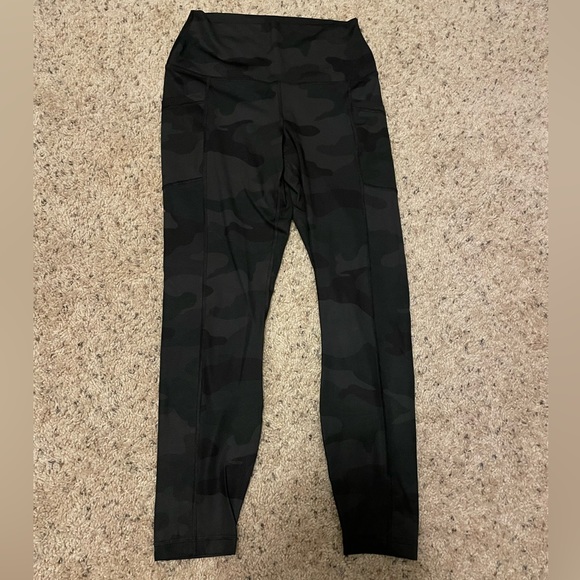 Lot of five pairs of women’s leggings size medium - Picture 4 of 6